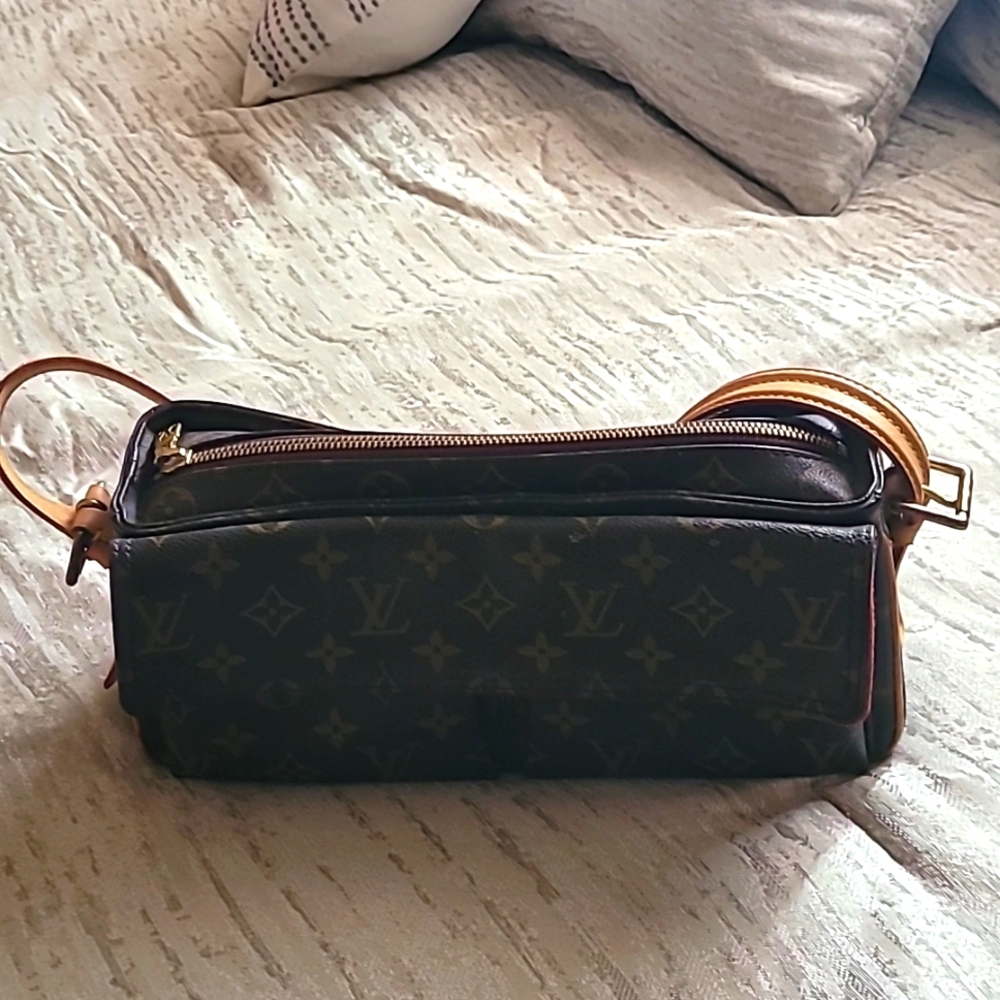 Hand bag